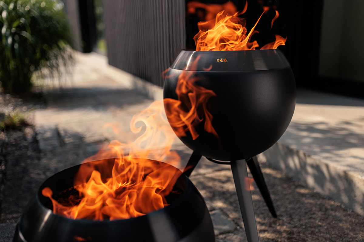 MOON 45 all black Fire Basket with high stand MOON 45 all black Fire Basket with high stand