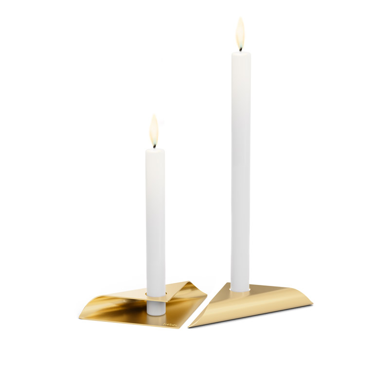 SQUARE CANDLE Candleholder Set gold A pair of candles with a gold base, with the Square Candle Candleholder Gold adding a functional and elegant touch to the scene.