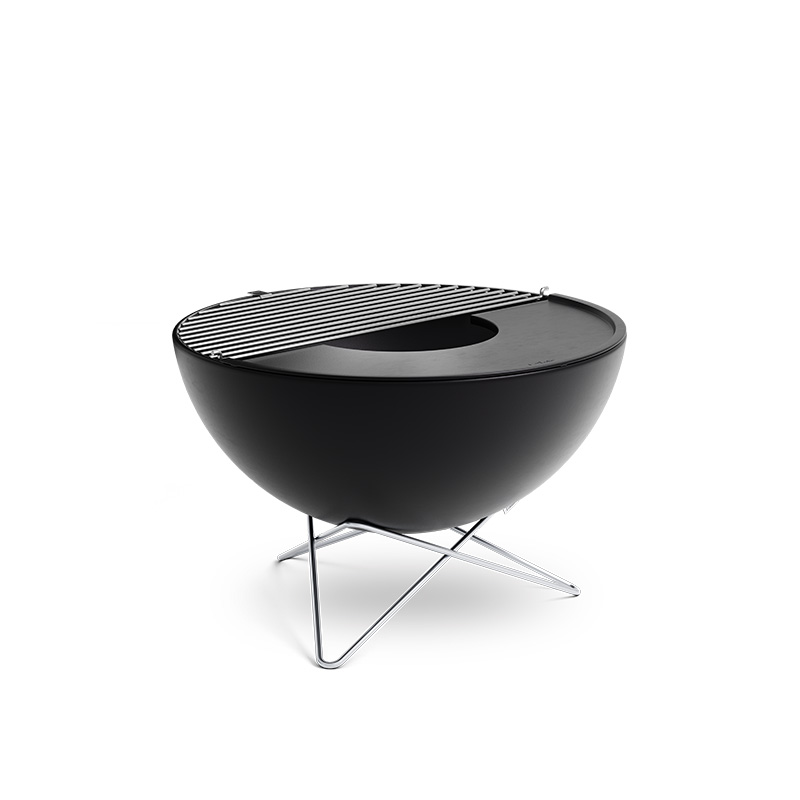 This image shows a black barbecue grill with a grilling basket, with the BOWL 70 Grid.