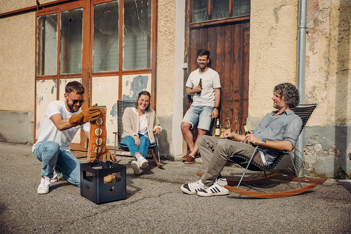Flame-grilled salmon board Illustrated is a group of people sitting on a sidewalk, with the Flame-grilled salmon board.