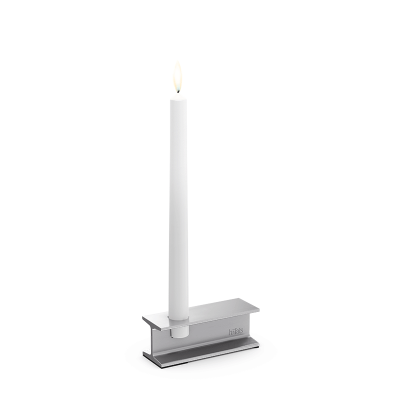 The photo presents a white candle with a single flame, with the SPIN 1200 Base silver.