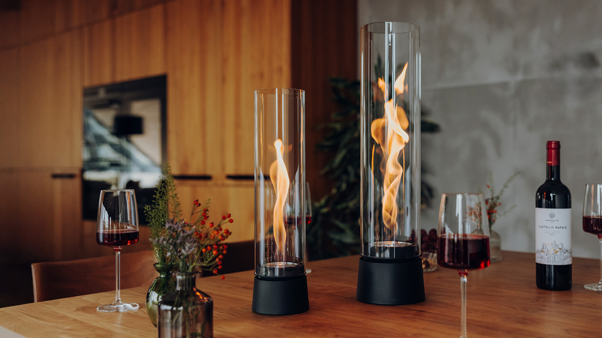 SPIN air 1200 und 900 mattschwarz auf einem Küchentisch ohne Personen