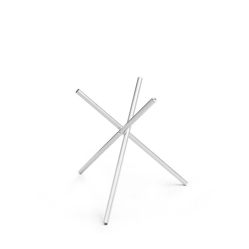 This image shows the table is made from stainless steel and has a cross design, with the BOWL 57 Fire Set flex.