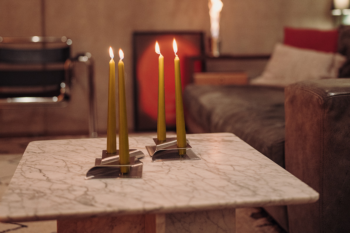 SQUARE CANDLE Candleholder silver A marble table with the the Square Candle silver Candleholder complementing the moment with its thoughtful design.