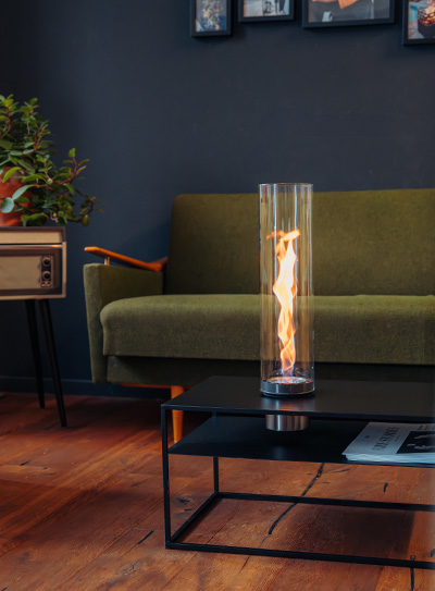 SPIN air Einbau vor grüner Couch.