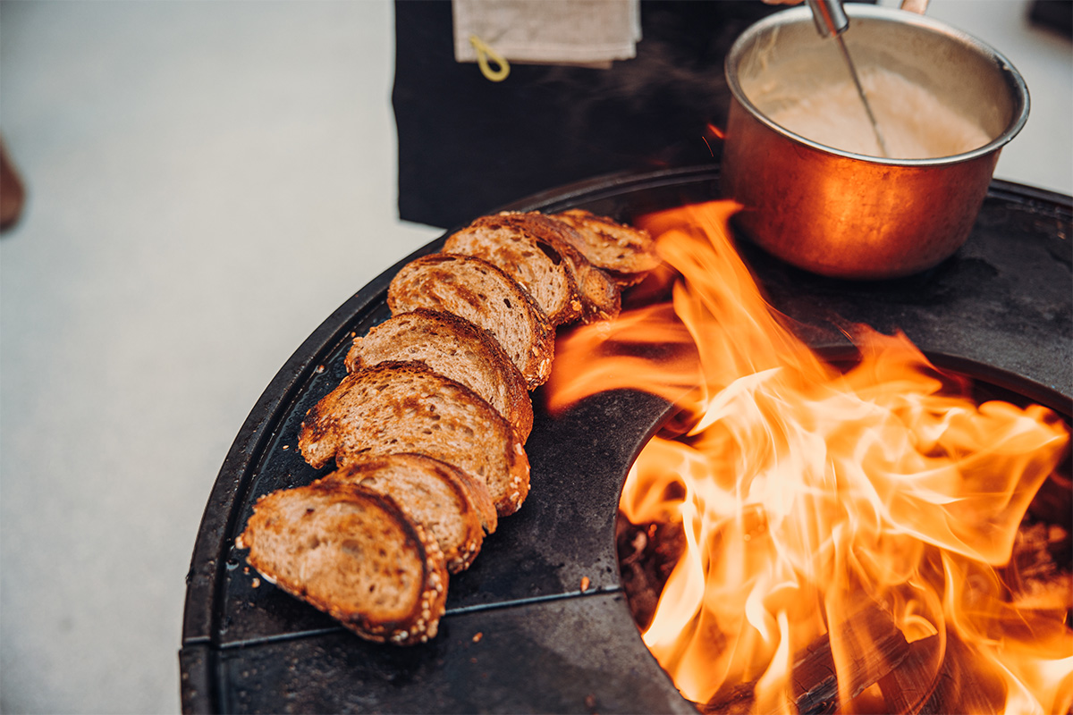 BOWL 70 Plancha A metal pan on a stove, enriched by the presence of the 00263 Bowl 70 Plancha, which merges design with utility.