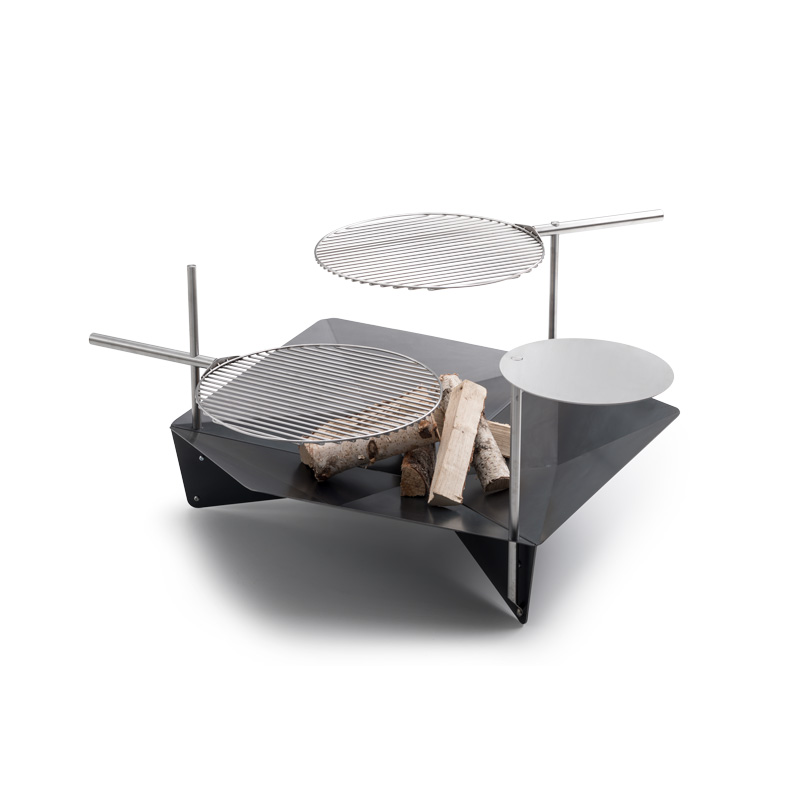 TRIPLE Pole 40 This image shows a barbecue grill with a grilling rack, with the TRIPLE Table.