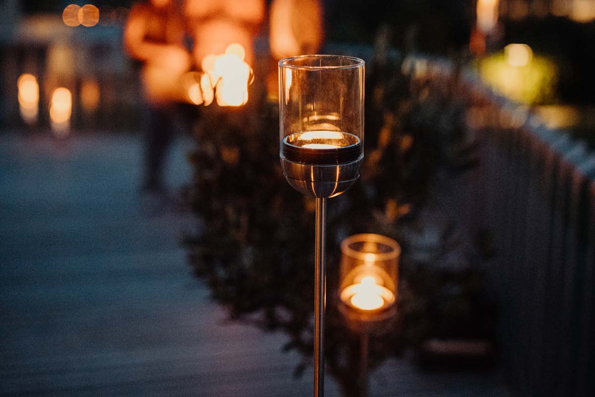 GRAVITY CANDLE Base Experience a candle lit up on a wooden table with the refined touch of the Gravity Candle