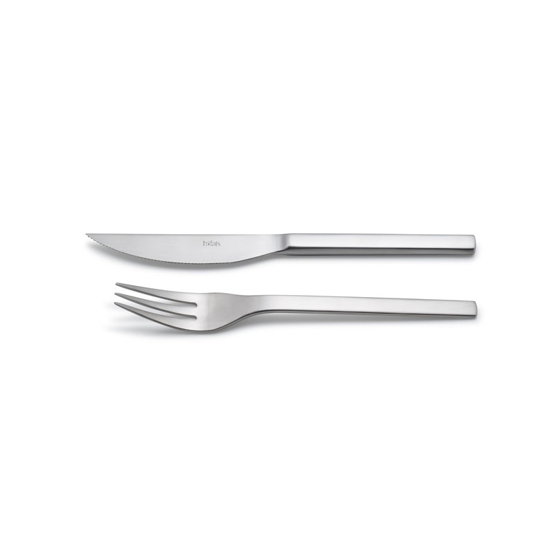 Steaktools This image shows a knife and fork on a white background