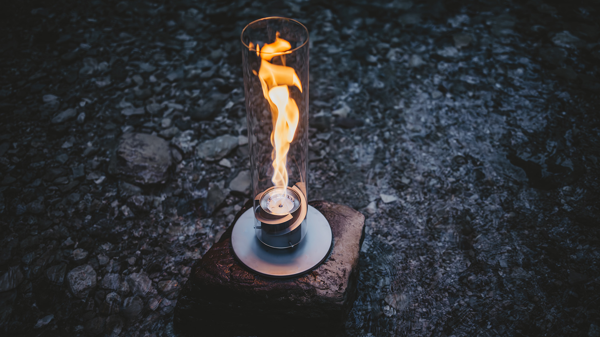 A depiction of the 1200 BioBurner and it's ecoring with a white background