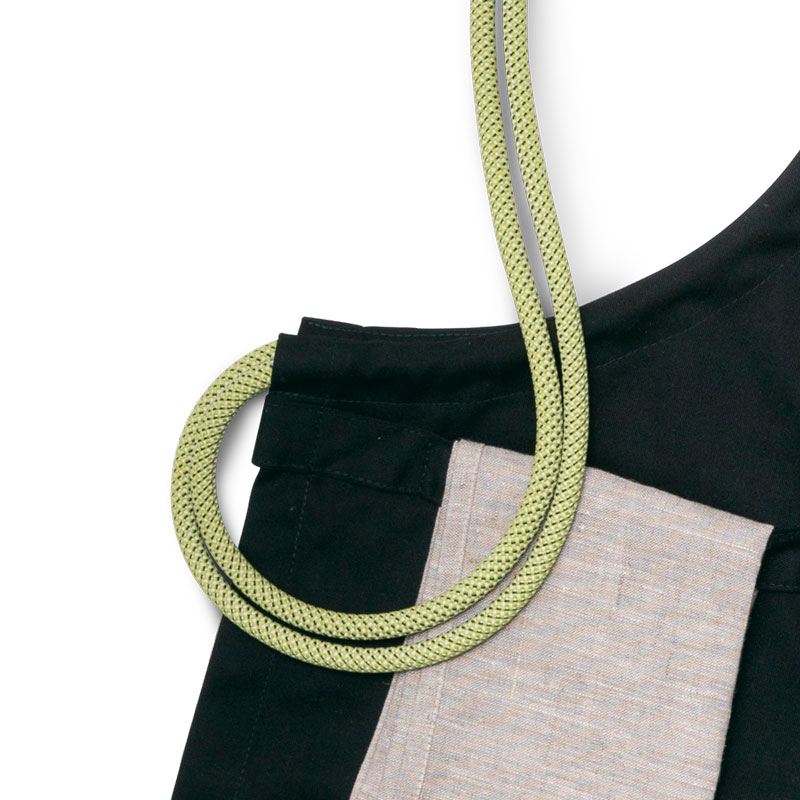 Apron This image shows a black and white apron with a green rope, with the Flyer TOOLS.