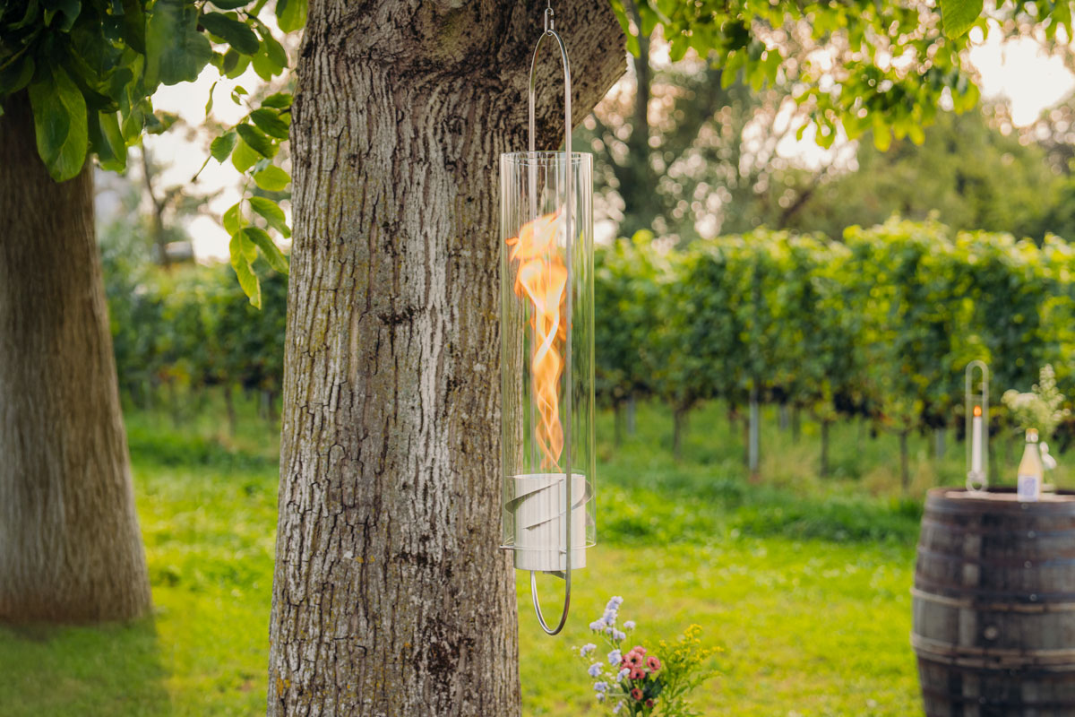 SPIN 1500 Hanging System silver Experience a fire in a glass cylinder hanging from a tree with the refined touch of the 00774 Spin 1500 Hangingsystem.