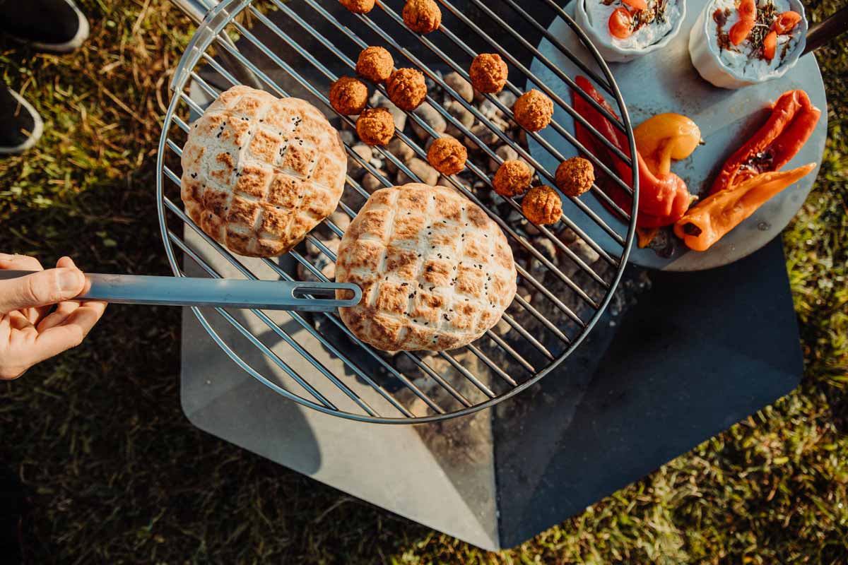 TRIPLE Grid 45 Scene showing a person grilling chicken on a barbecue, where the Triple Grid 45 stands out for its practical elegance.