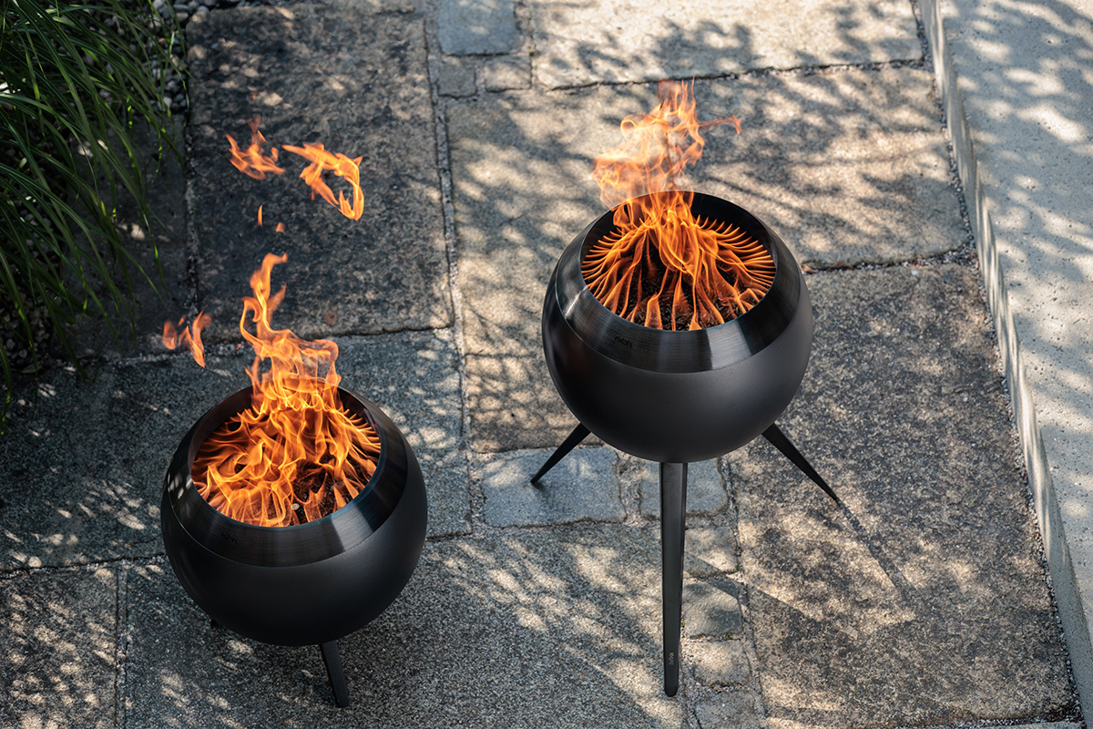 MOON 45 all black Fire Basket with high stand MOON 45 all black Fire Basket with high stand