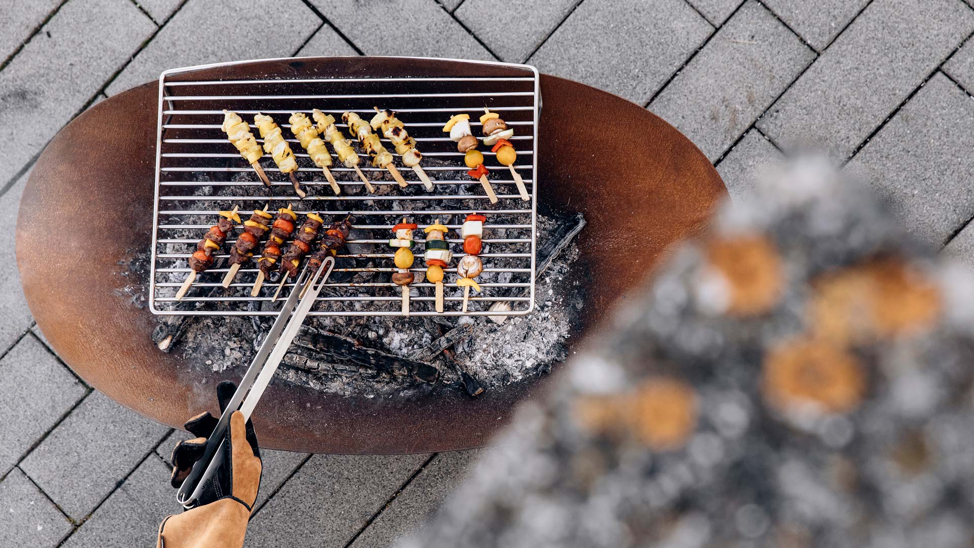 This image shows a person is cooking on a grill, with the ELLIPSE Grid.