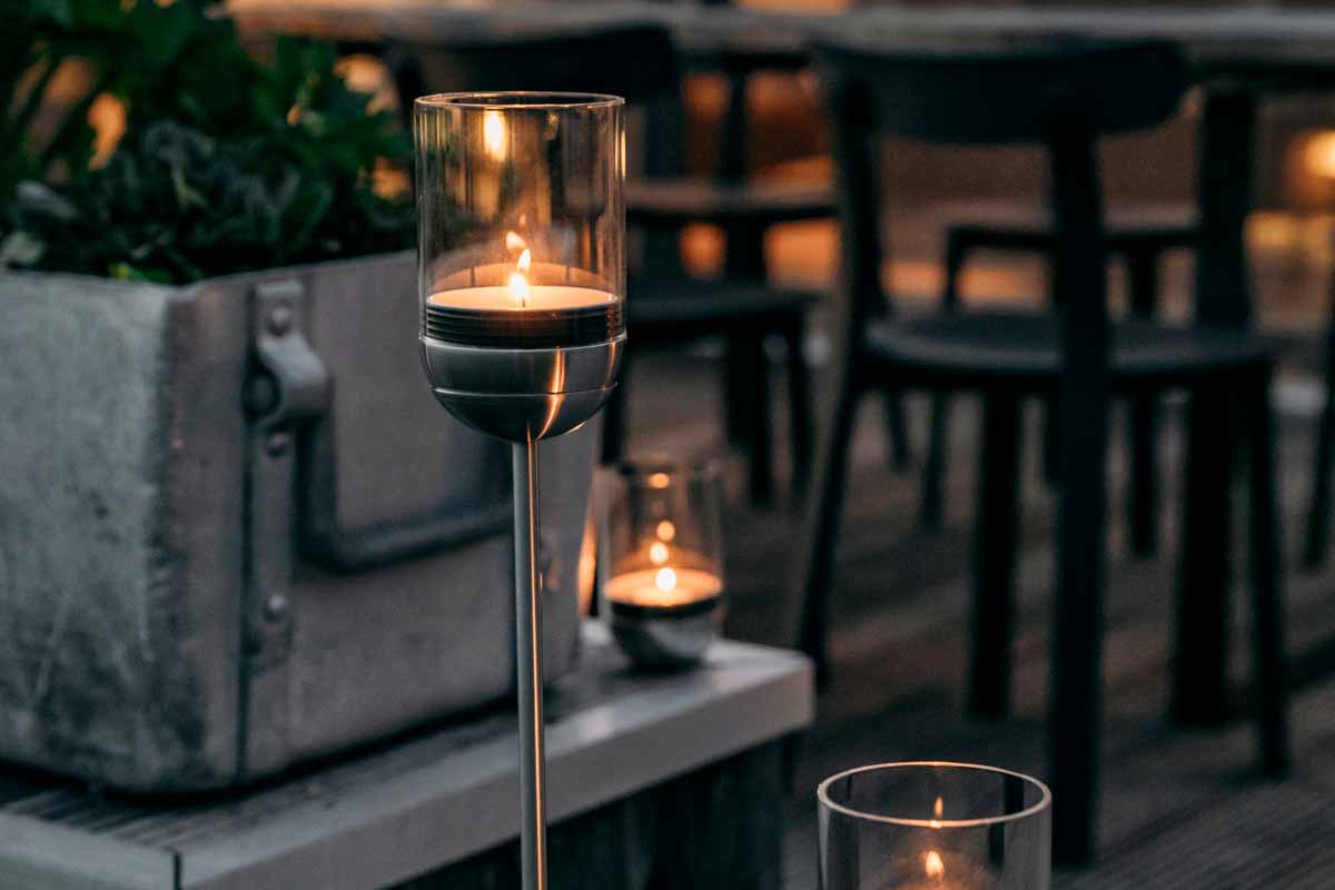 GRAVITY CANDLE Pole The photo presents a candle holder with a candle on top, with the GRAVITY CANDLE Pole.