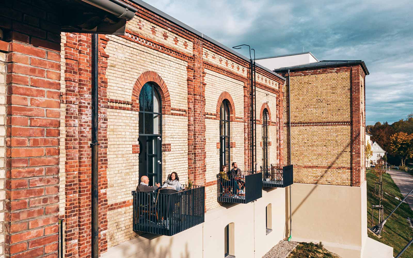 A view of a brick building with a balcony and a balcony, with the Flyer CONE.