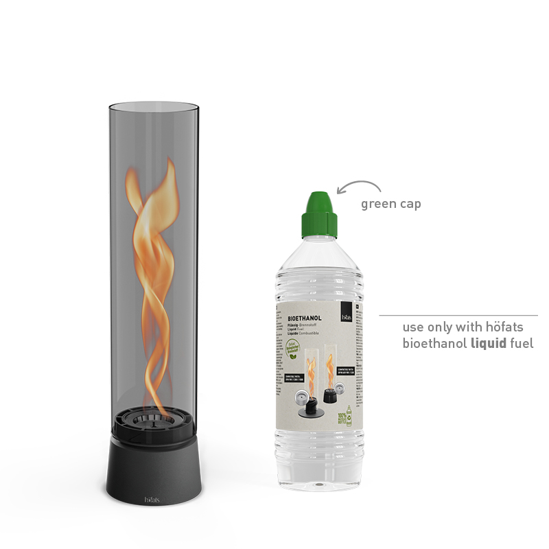 SPIN air 900 Tabletop Fireplace all black SPIN air 1200 all black Studiobild, daneben Bioethanol flüssig Studiobild