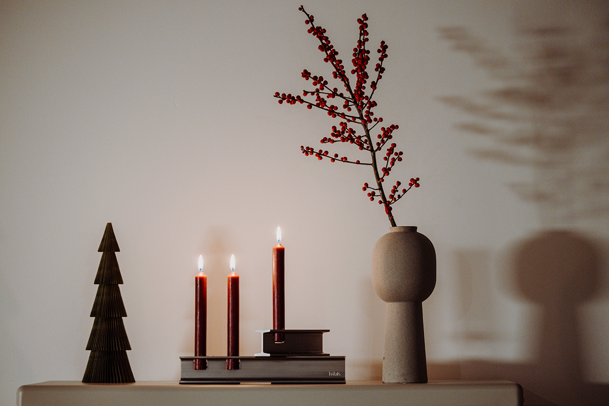 a vase with a branch of a tree with the refined touch of the 00798 Henry Metal I and II silver