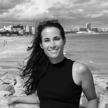 potrait von ramona in schwarzweiß