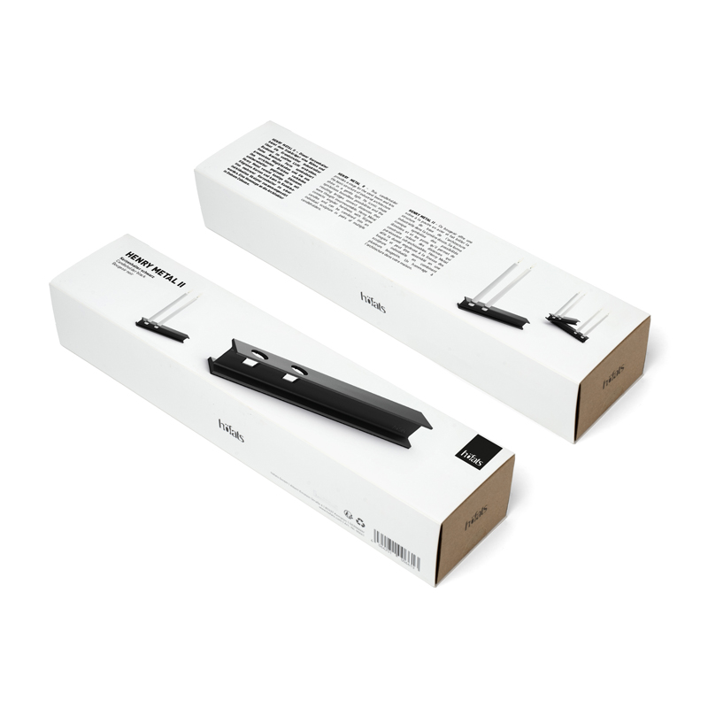 HENRY METAL II Candleholder black An inviting scene highlights the Henry Metal II Packaging, blending effortlessly into its surroundings.