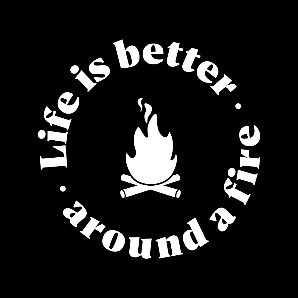 A black tile with a depiction of a fire place and the words „life is better around a fire“