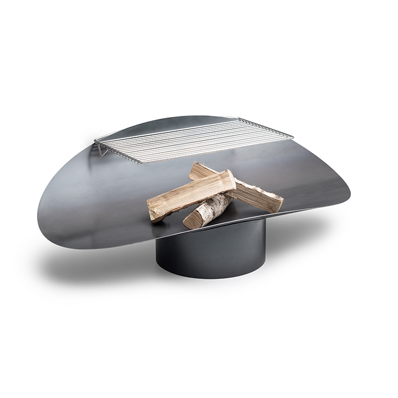 The photo presents a barbecue grill with a wooden handle, with the ELLIPSE Grid.